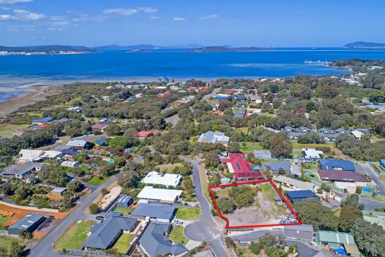 9 Blackswan Court, Little Grove WA 6330