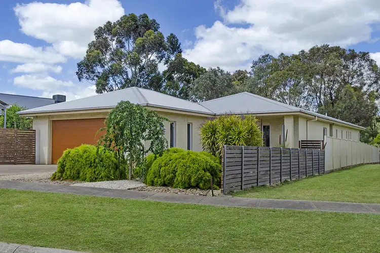 Second view of Homely house listing, 3 St James Place, Hamilton VIC 3300