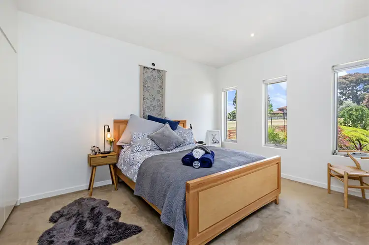 Fourth view of Homely house listing, 3 St James Place, Hamilton VIC 3300