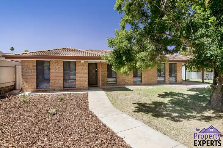 6 Kingsbridge Drive