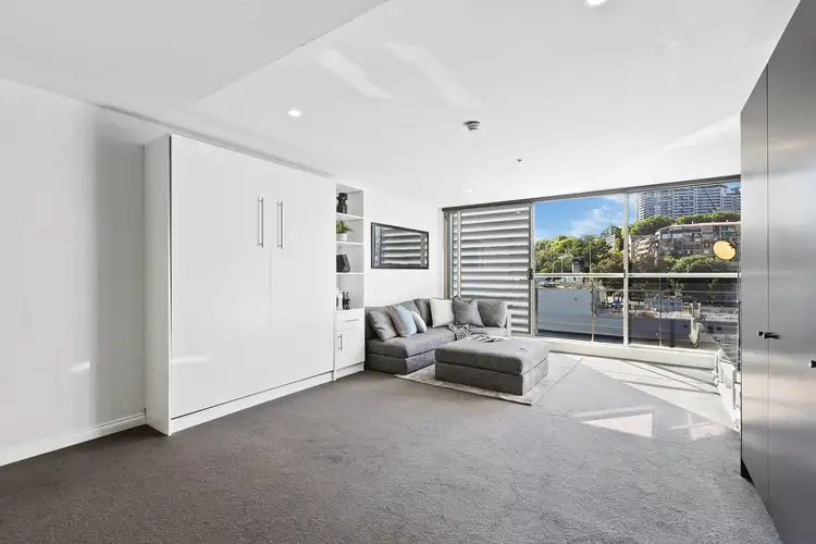 6 Cowper Wharf Road