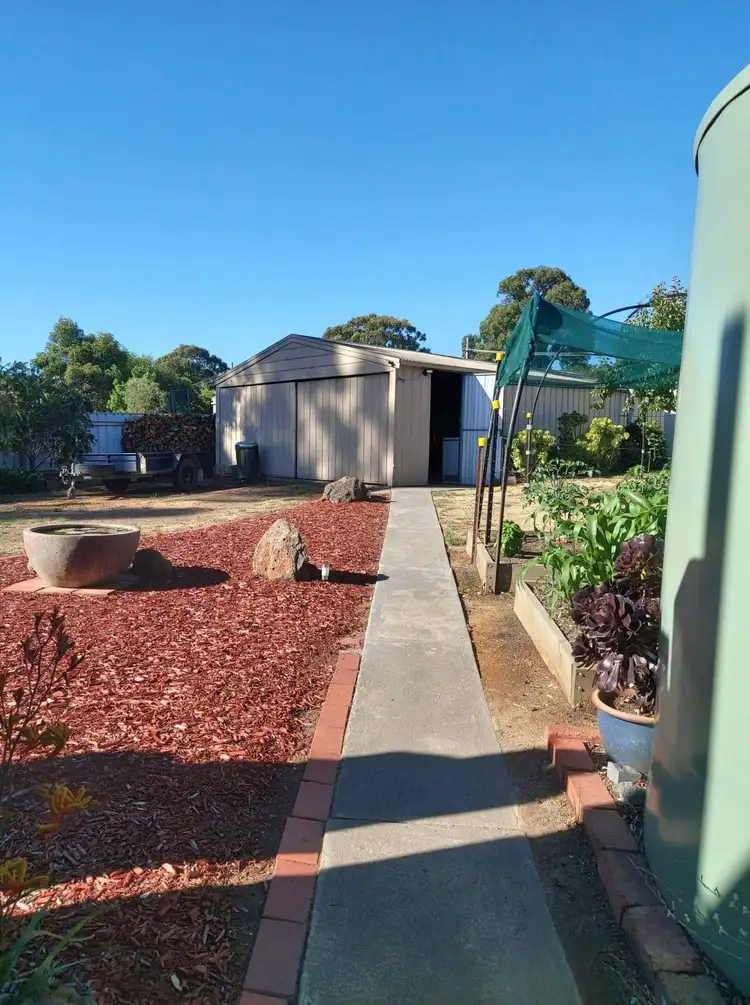 Fourth view of Homely house listing, 5 Windsor Court, Kangaroo Flat VIC 3555