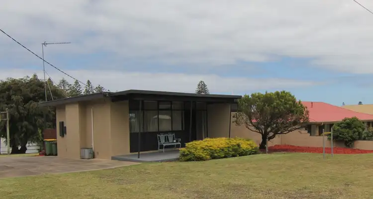 8 Neil Black St, Nelson VIC 3292