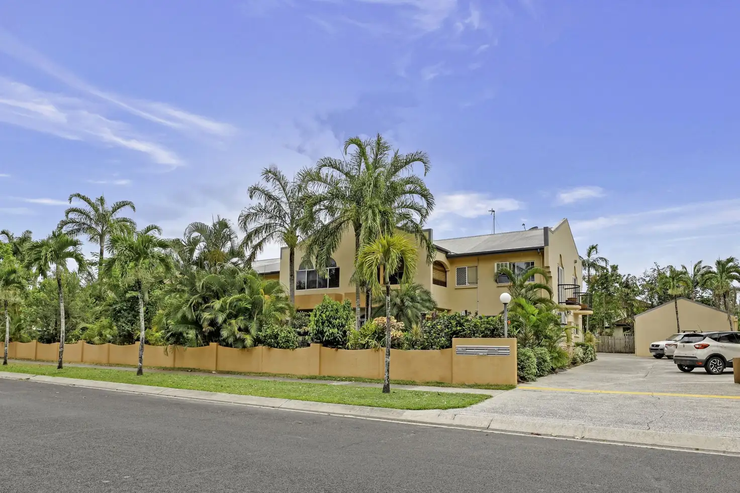 Main view of Homely unit listing, 2/11 Springfield Crescent, Manoora QLD 4870