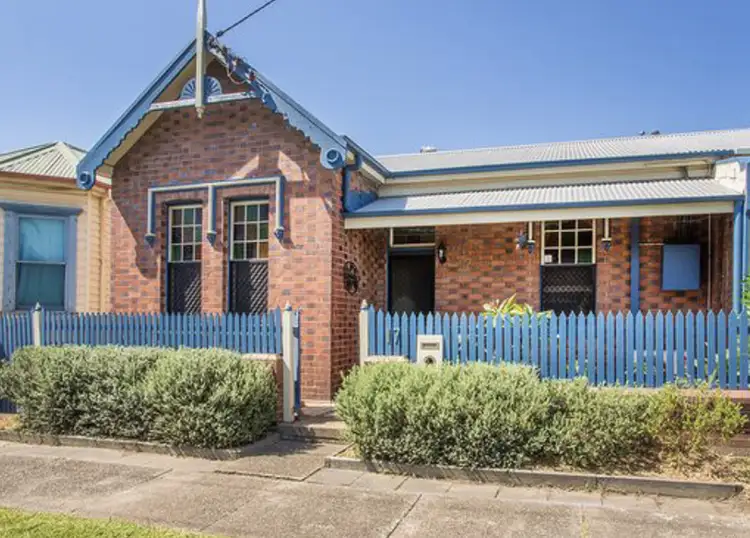 17 Lindsay Street, Hamilton NSW 2303
