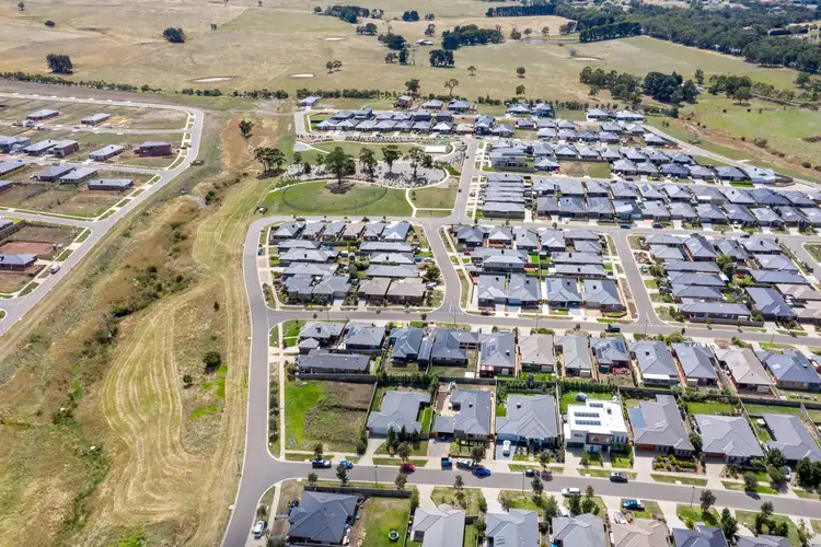 Fifth view of Homely house listing, 24 DAMPIERA AVENUE, Wallan VIC 3756