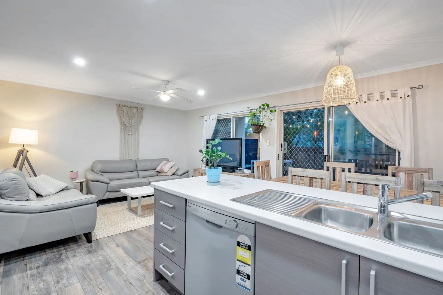 Main view of Homely house listing, 5/102-104 Alexander Drive, Highland Park QLD 4211