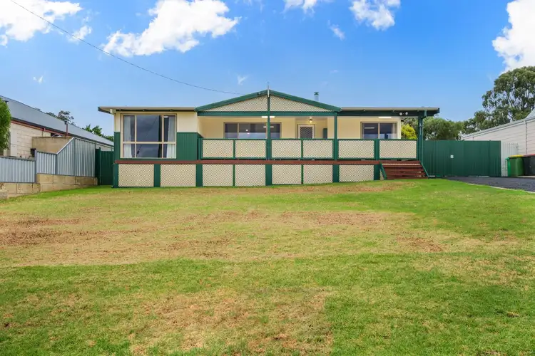 4 Hopkins Road, Brunswick WA 6224