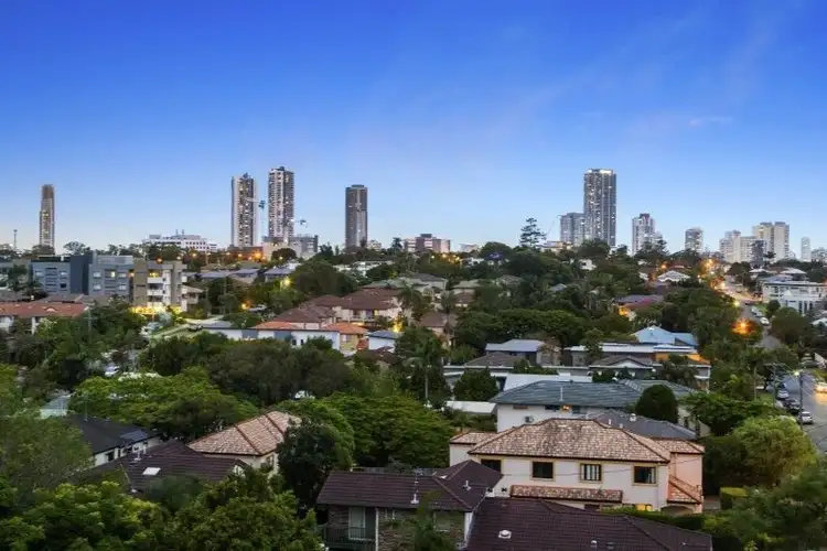 302/137 Eugaree Street, Southport QLD 4215