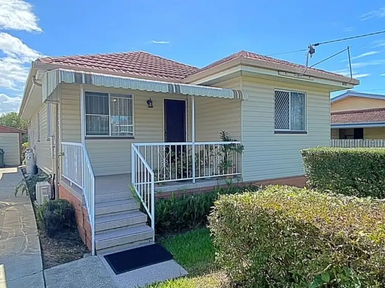 11 Kianawah Road, Wynnum West QLD 4178