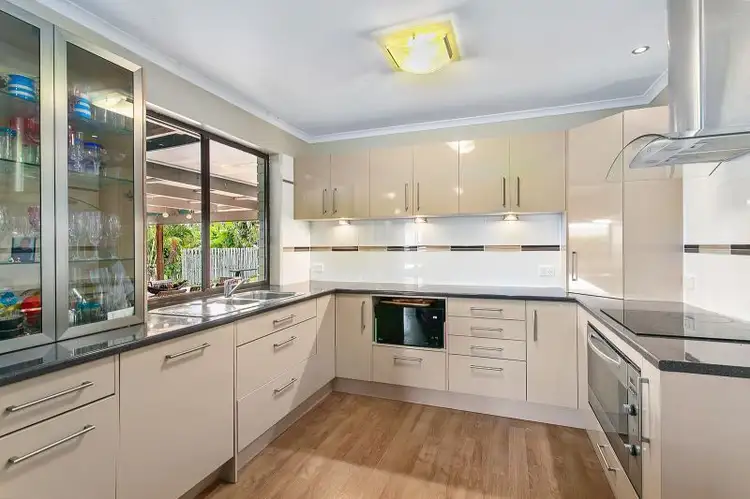 54 Alexander Drive, Highland Park QLD 4211