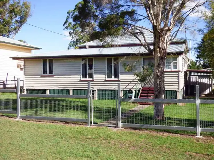31 South Street, Crows Nest QLD 4355