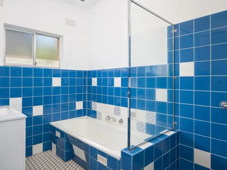 Fourth view of Homely house listing, 5 Ellimo Place, Kooringal NSW 2650
