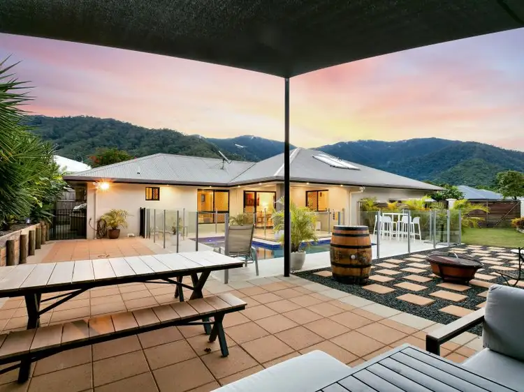 4 Daykin Close, Redlynch QLD 4870