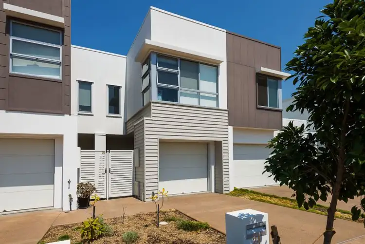 24 Halyard Crescent, Hope Island QLD 4212