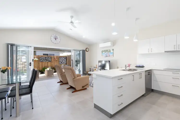 42/2-20 Island View Drive, Urangan QLD 4655