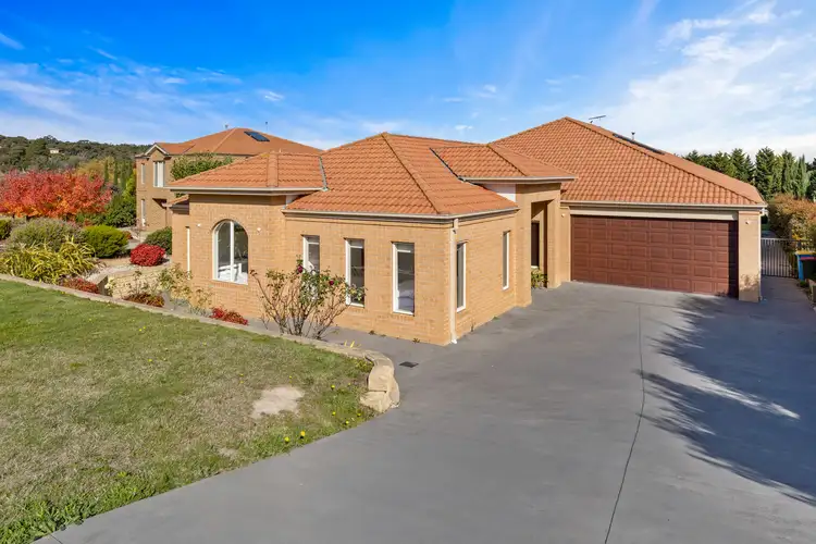 8 ST ANDREWS CLOSE, Hidden Valley VIC 3756