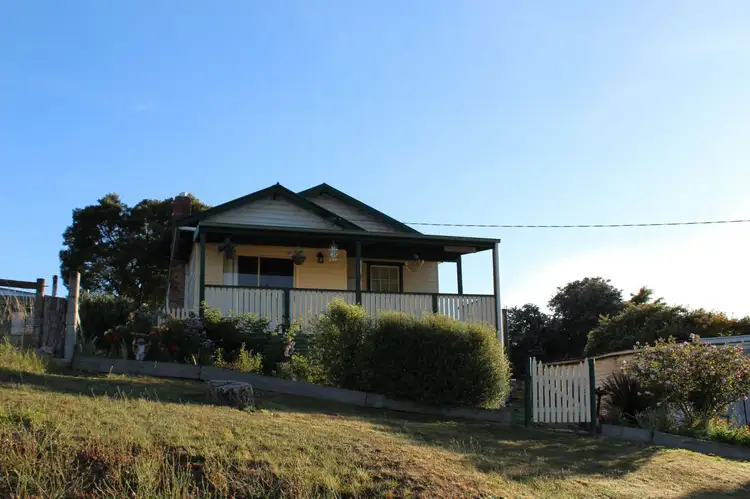 8 Crisp Street, Omeo VIC 3898