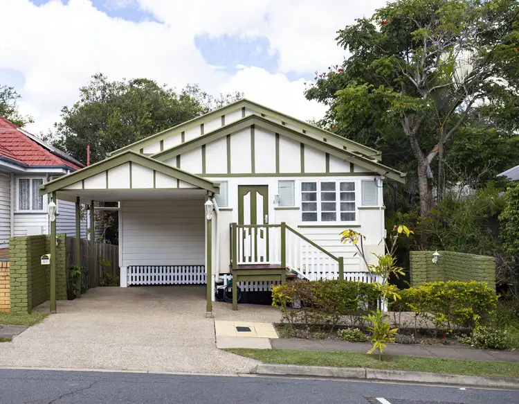 27 Harrogate St, Woolloongabba QLD 4102
