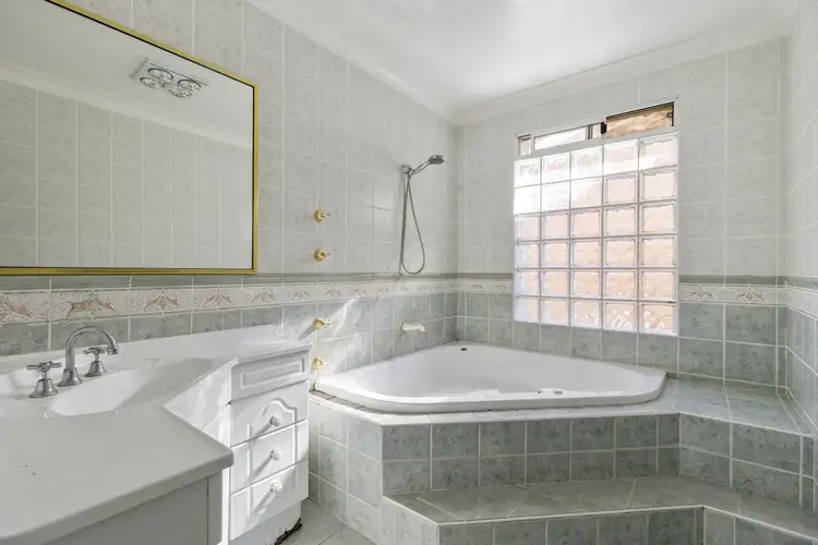 Sixth view of Homely house listing, 18 Andrews Avenue, Kooringal NSW 2650