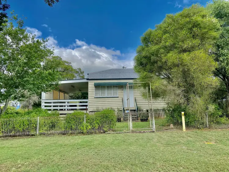 12 Dingyarra Street, Toogoolawah QLD 4313