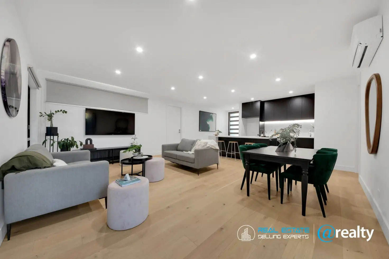 Main view of Homely unit listing, 2/40 Sharon Road, Springvale South VIC 3172