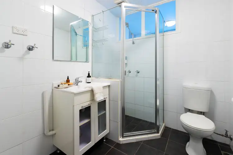 Fifth view of Homely apartment listing, 3/2 Greenknowe Avenue, Elizabeth Bay NSW 2011