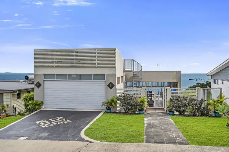 7 Cassidae Crescent, Tangalooma QLD 4025