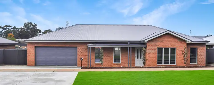 Second view of Homely house listing, 7 McKenzie Way, Mckenzie Hill VIC 3451