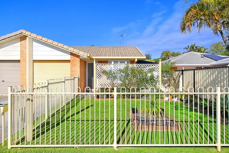 2/5 Kenny Drive, Labrador QLD 4215