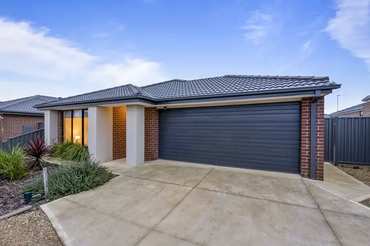 15 Wispering Circuit, Kilmore VIC 3764