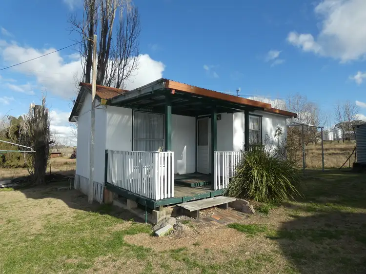 "ANNALEEY" (SMALL COTTAGE) 12029 NEW ENGLAND HIGHWAY