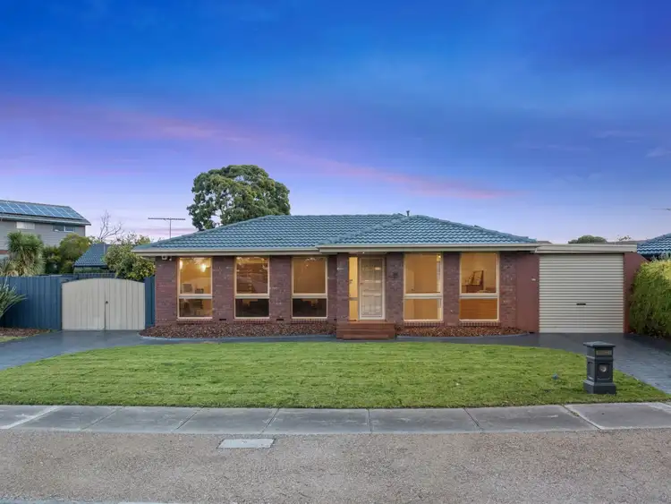 9 Grampians Court, Taylors Lakes VIC 3038