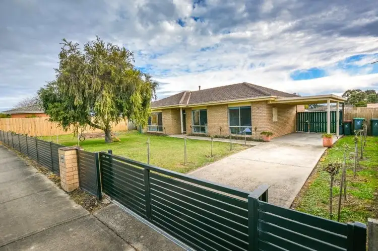 51 Dinwoodie Drive, Newborough VIC 3825