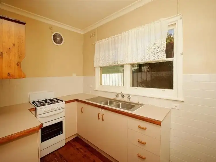 Fourth view of Homely house listing, 33 Hodson Avenue, Wagga Wagga NSW 2650