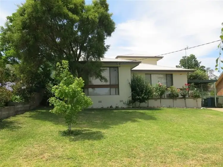 6 Raleigh Place, Kooringal NSW 2650