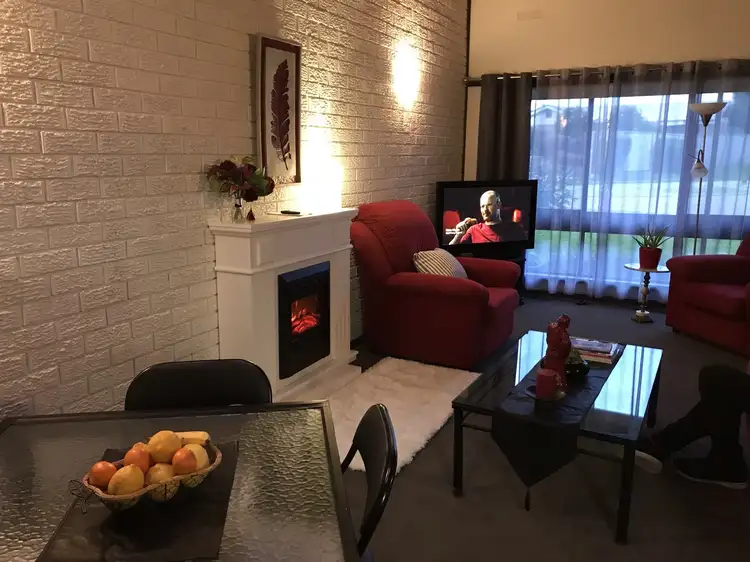 Main view of Homely unit listing, 2/4 Caraselle Avenue, Wangaratta VIC 3677