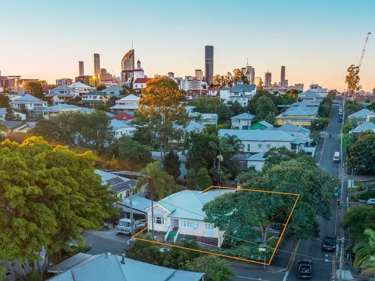 44 Lockhart Street, Woolloongabba QLD 4102