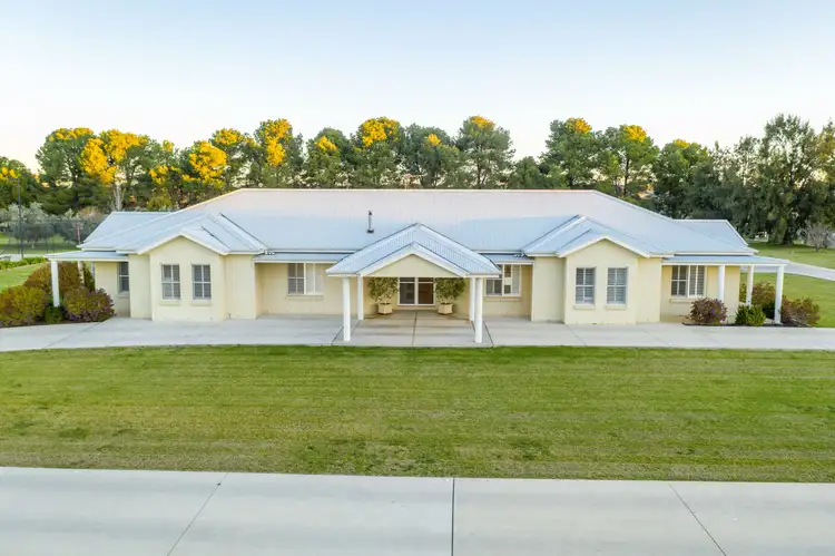 73 Manuka Road, Lake Albert NSW 2650