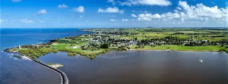 30 Zunker St, Burnett Heads QLD 4670