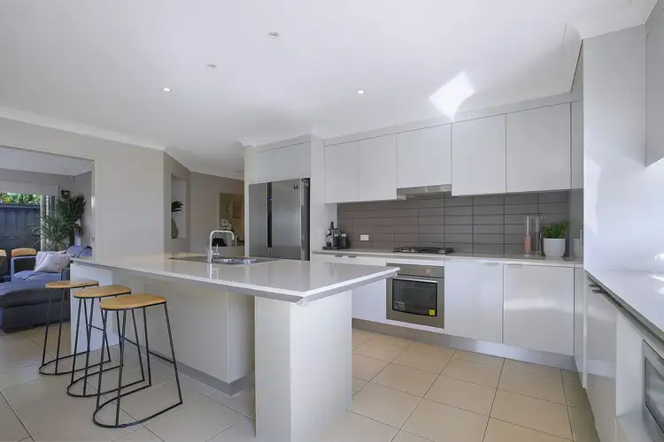 4 Lonsdale Close