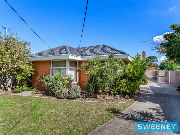33 Dove Avenue, Altona VIC 3018
