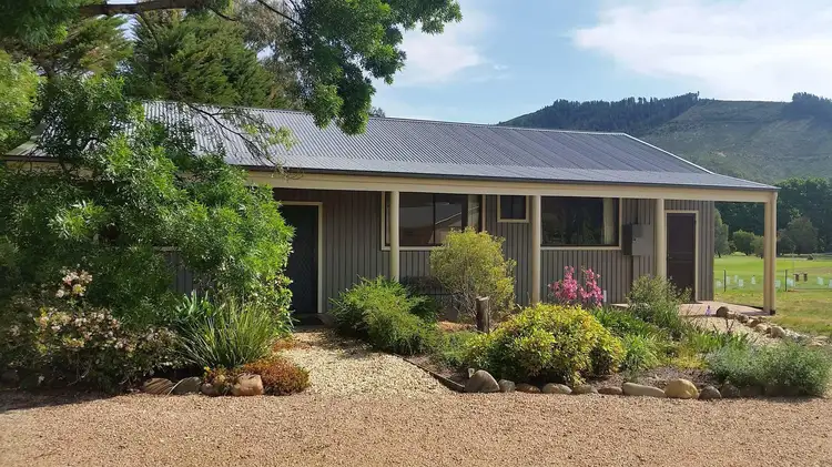 14 Karnu Court, Bright VIC 3741