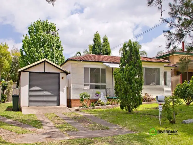 17 Jasper St, Greystanes NSW 2145