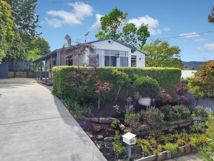 24 Centre Avenue, Eildon VIC 3713