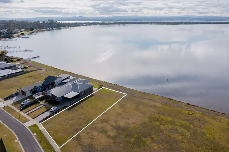 19 Yalca Mews, Eagle Point VIC 3878