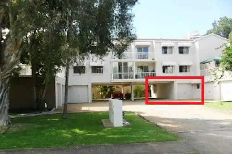 2/5 Brett Avenue, Labrador QLD 4215