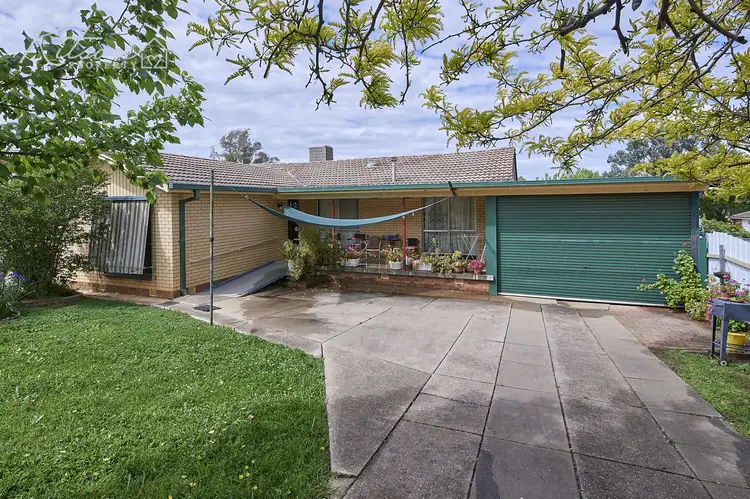 8 Fairbairn Crescent, Kooringal NSW 2650