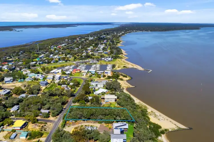 21 Victoria Street, Loch Sport VIC 3851