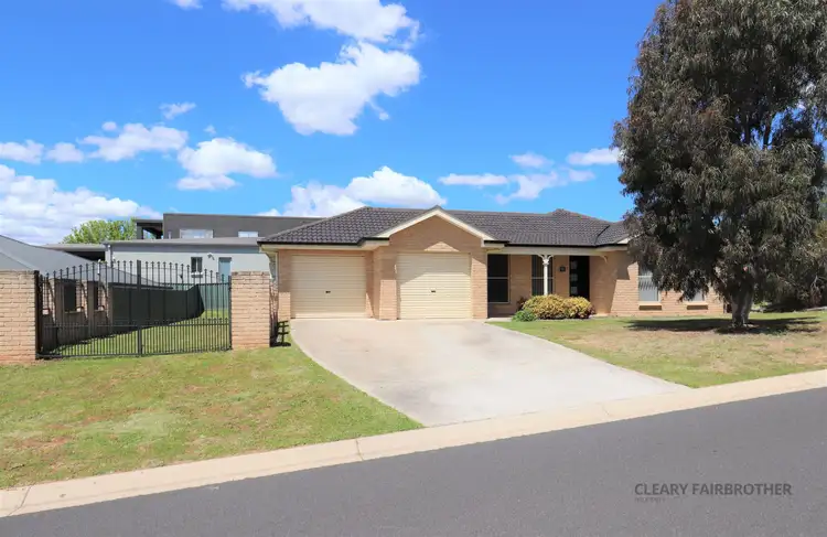 10 Blaxland Drive, Llanarth NSW 2795